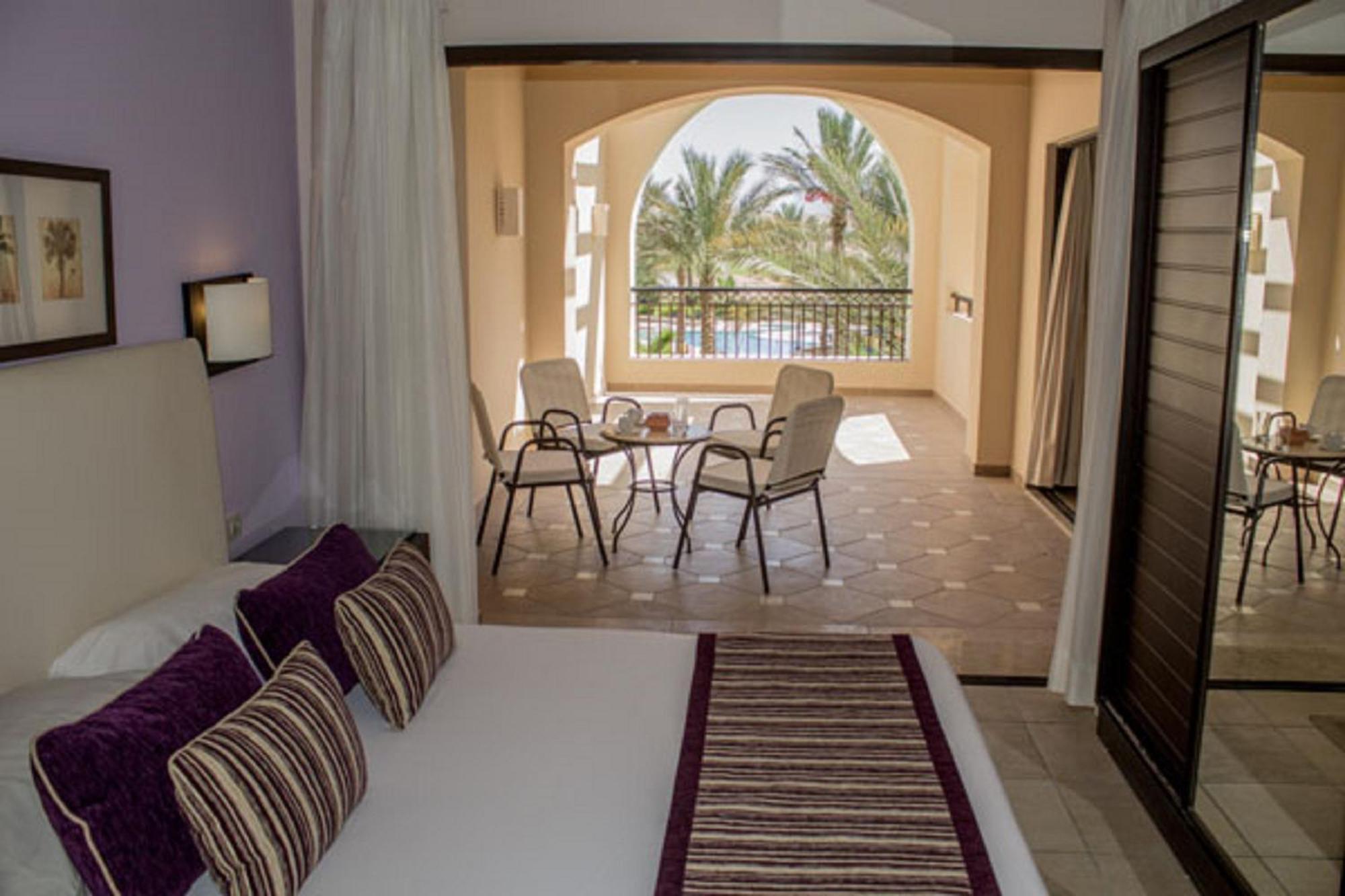 One-Bedroom Suite - Queen Bed– Garden view