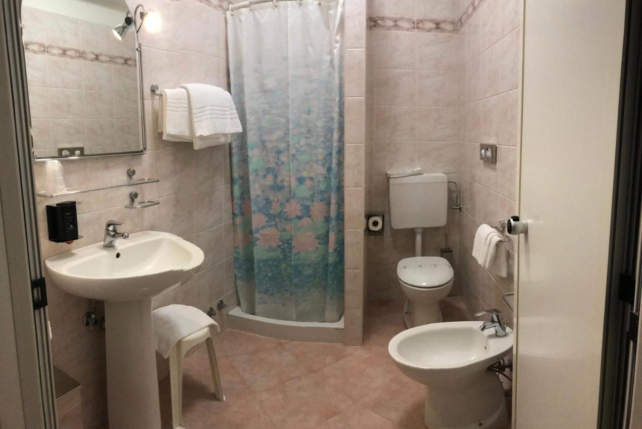 Cameră cvadruplă