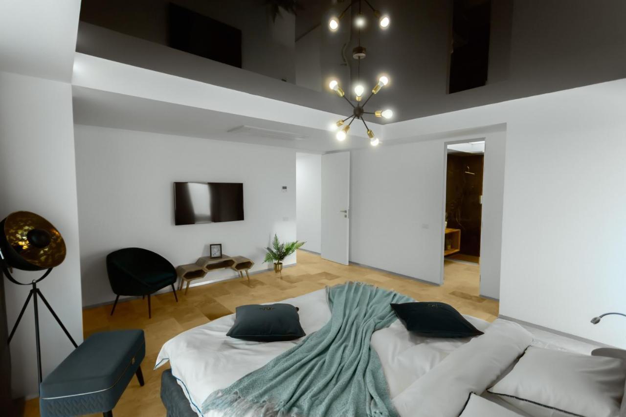 Penthouse de lux tip loft cu vedere la mare