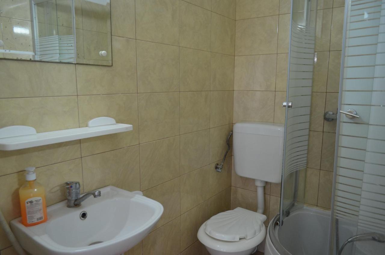 Cameră triplă cu baie privată