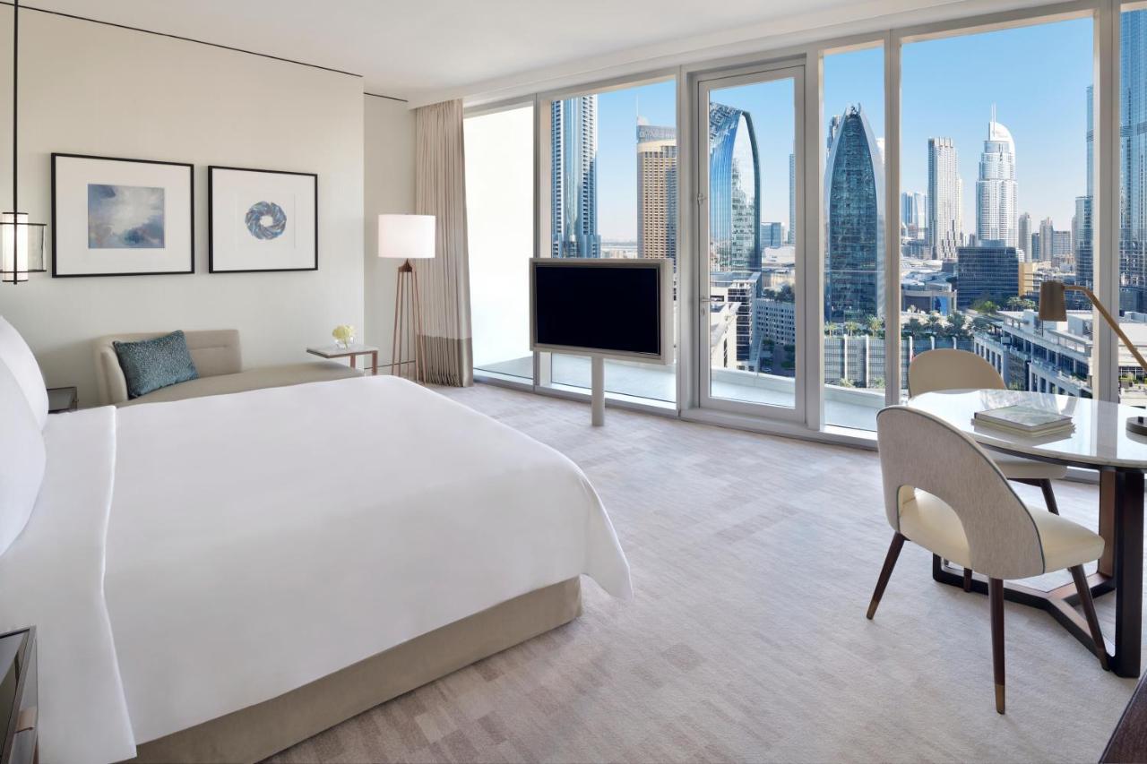 Club Room Burj View Exclusive Access to Level 54 Infinity Pool & Club Lounge,999960336:JPEG