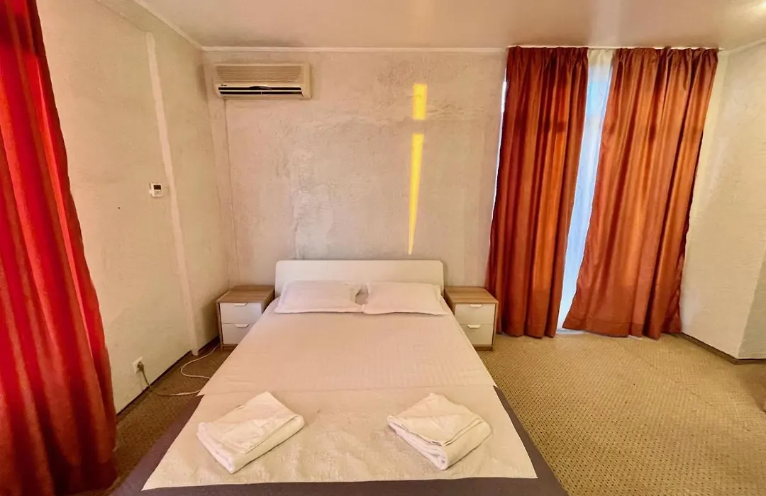 Hotel Mon Caprice-1