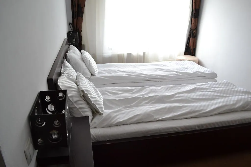 Chic City Rooms-1