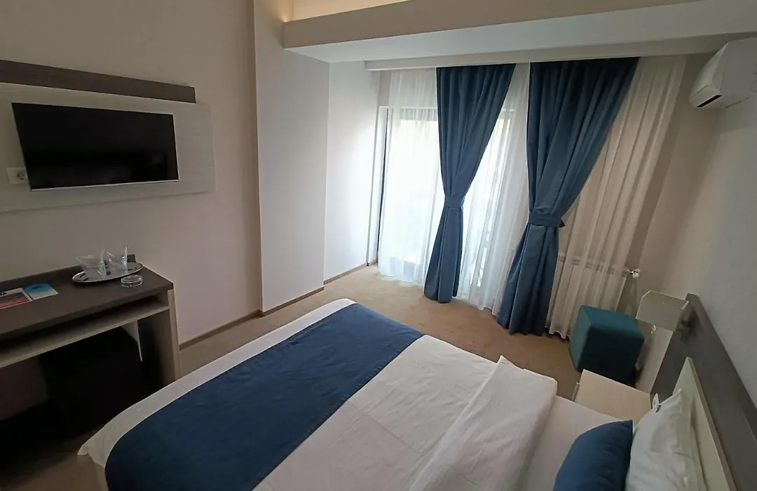 C&C Mamaia Studio-1