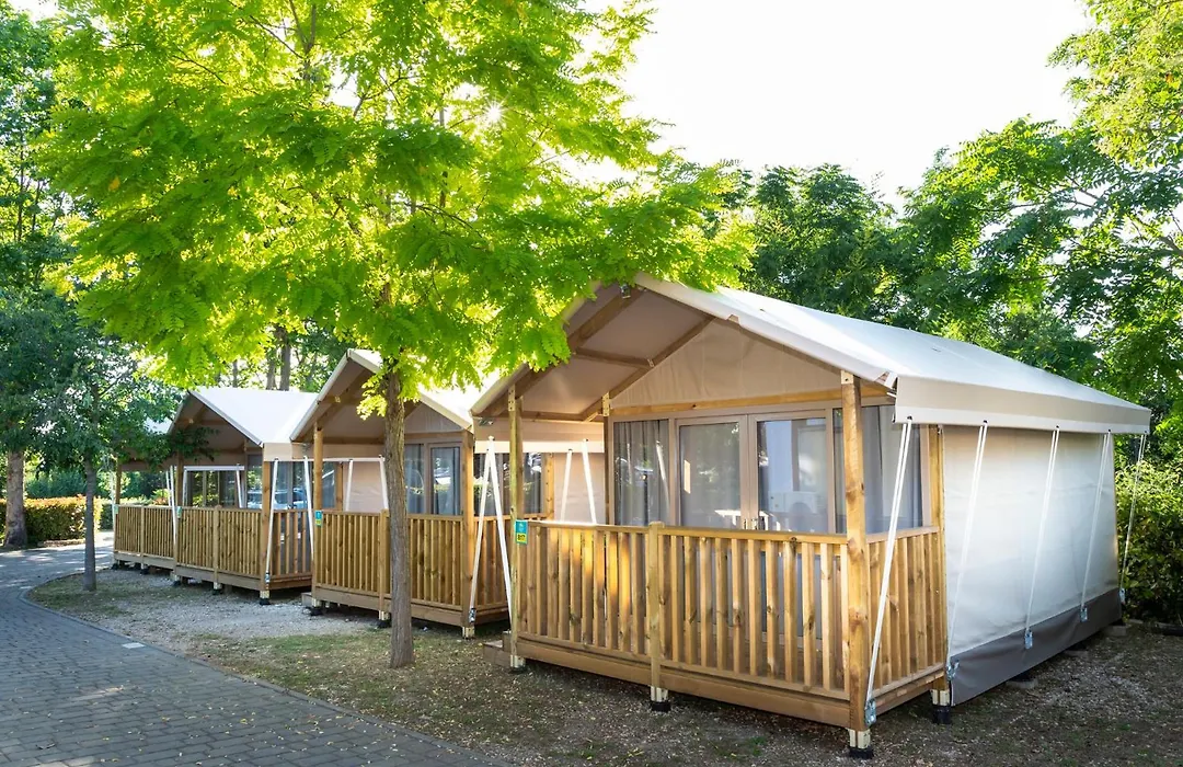Hu Roma Camping In Town-1