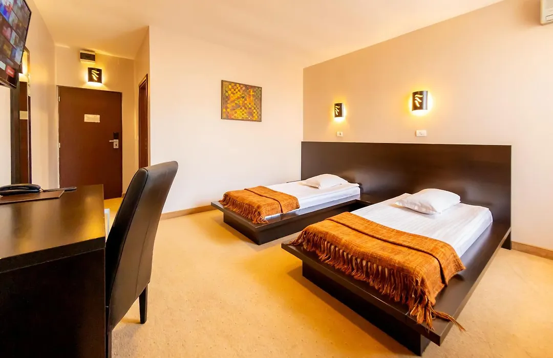 Hotel Maxim-1