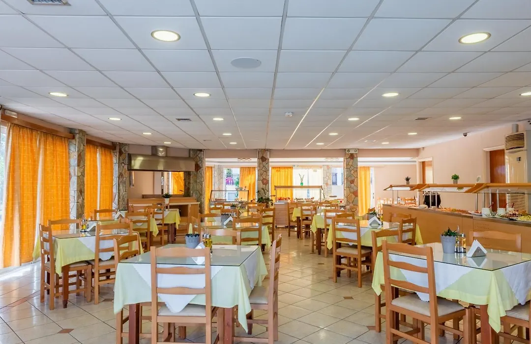 Village Inn Studios & Family Apartments-1