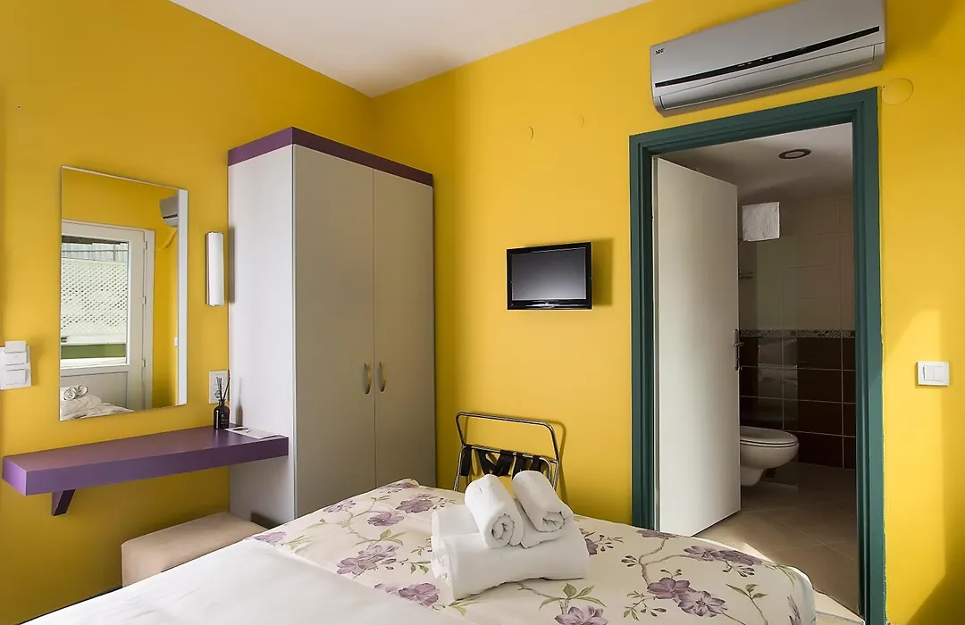 Mini Harem Hotel-1