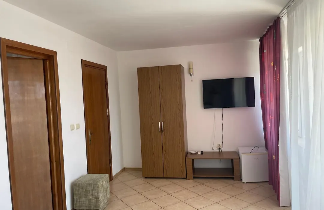 Casa Galbena-1