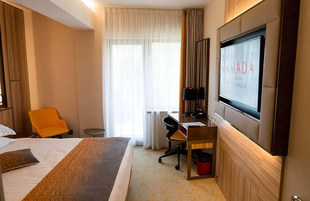 Ramada By Wyndham Ramnicu Valcea-1