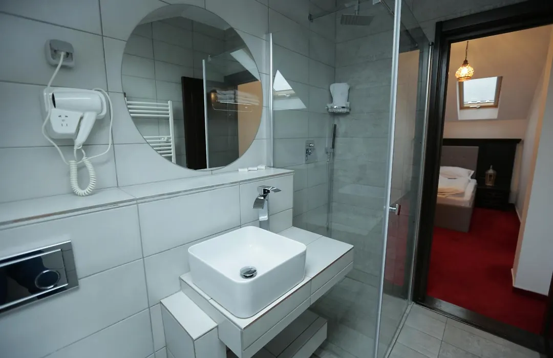 Casa Domnească Cacica-1