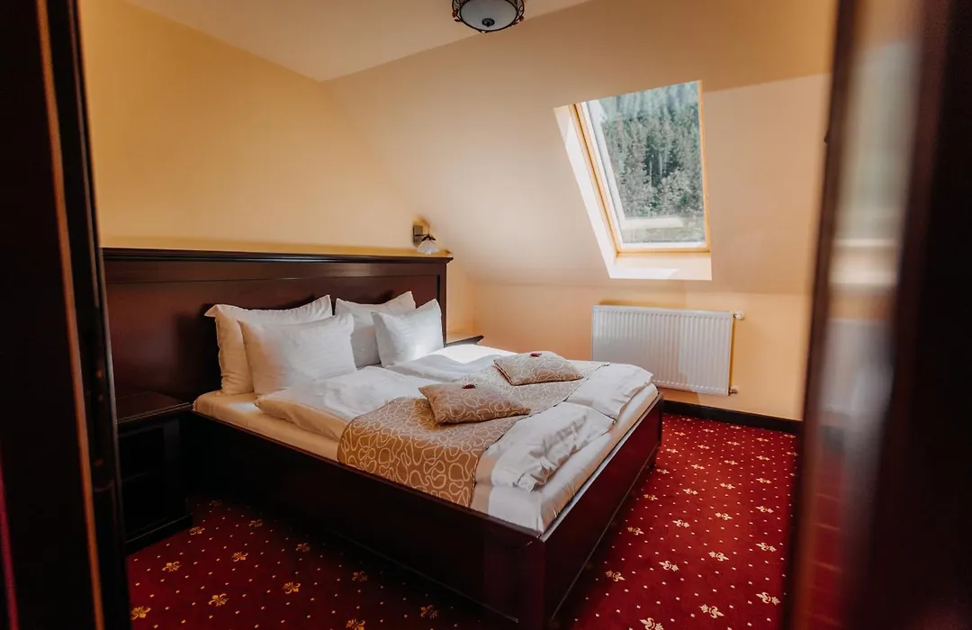 Hotel Lacu Rosu-1