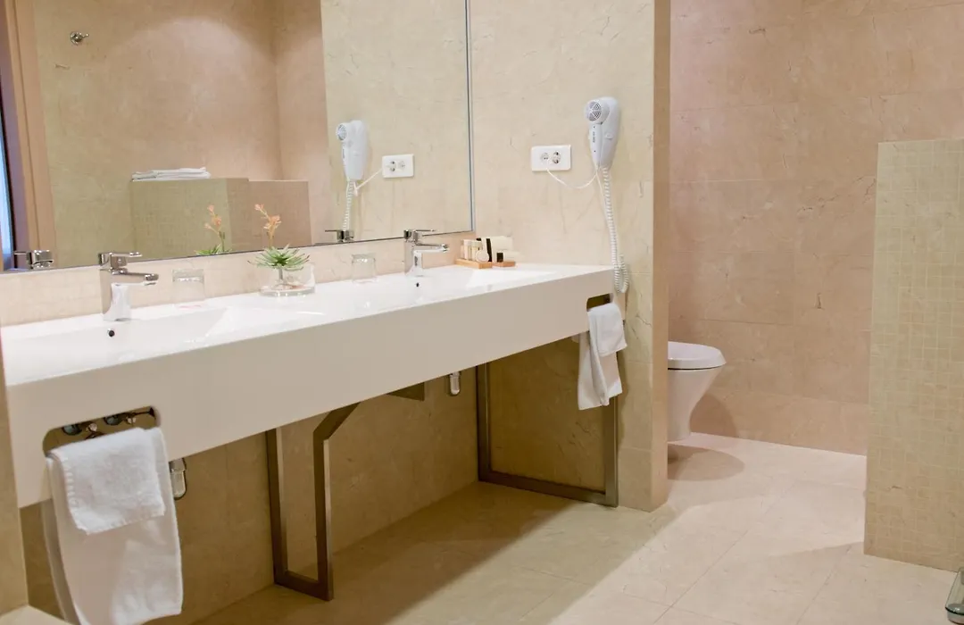 Ramada by Wyndham Oradea-1