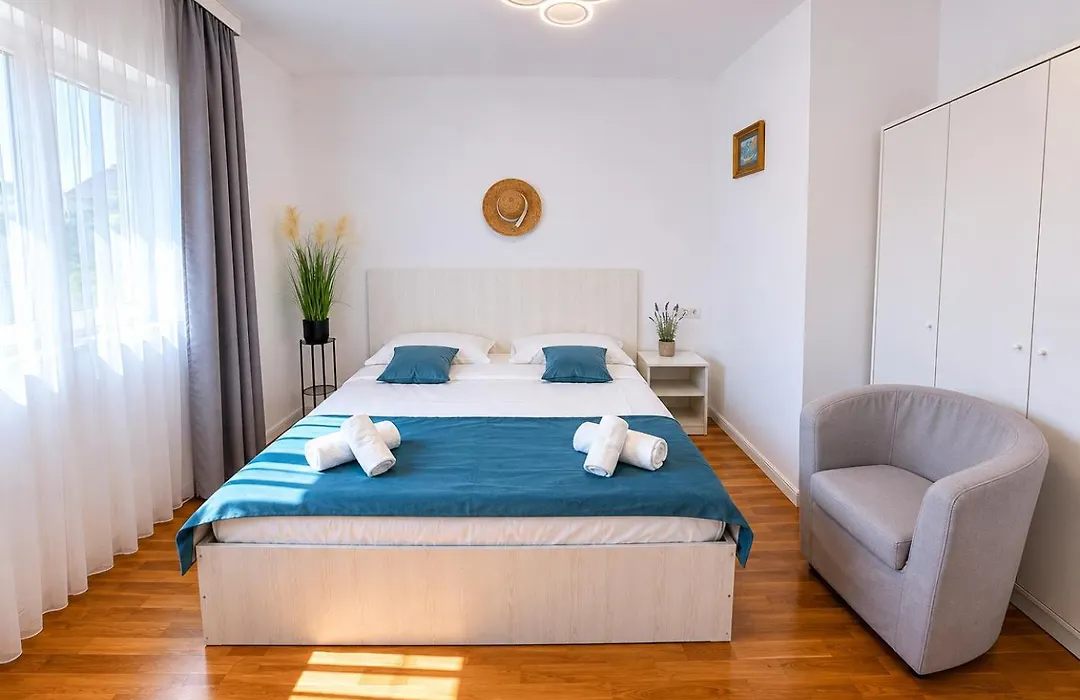 Casa Cochilia - Gradina si Terasa - Camere Private Tuzla-1