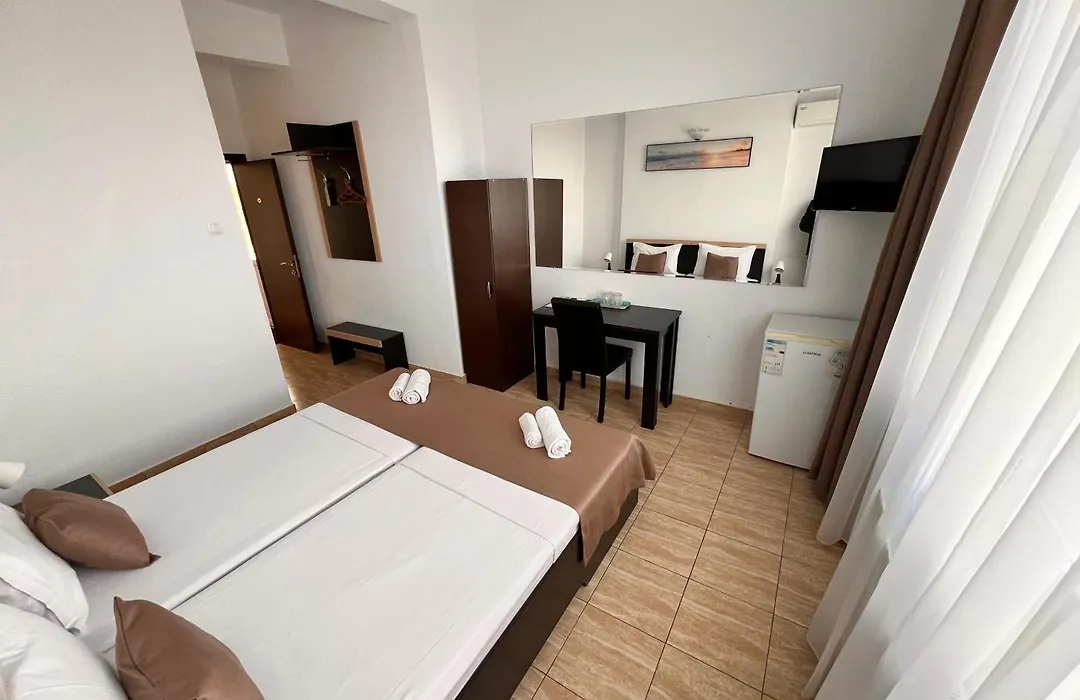 Hotel Cosmos-1