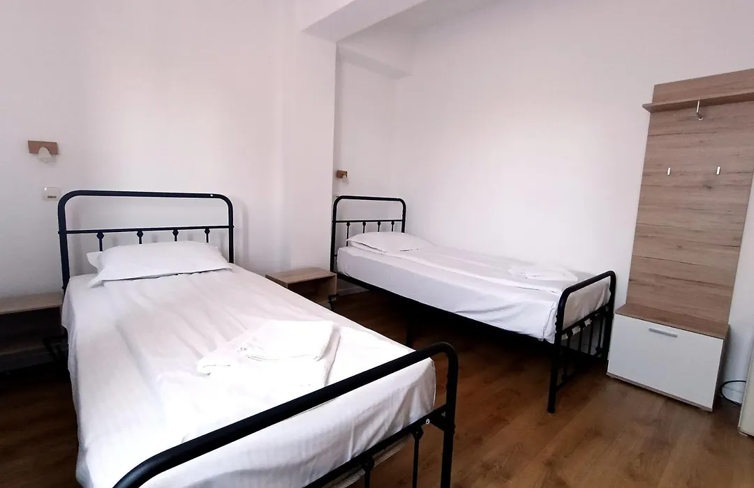 Hotel Liliacul-1