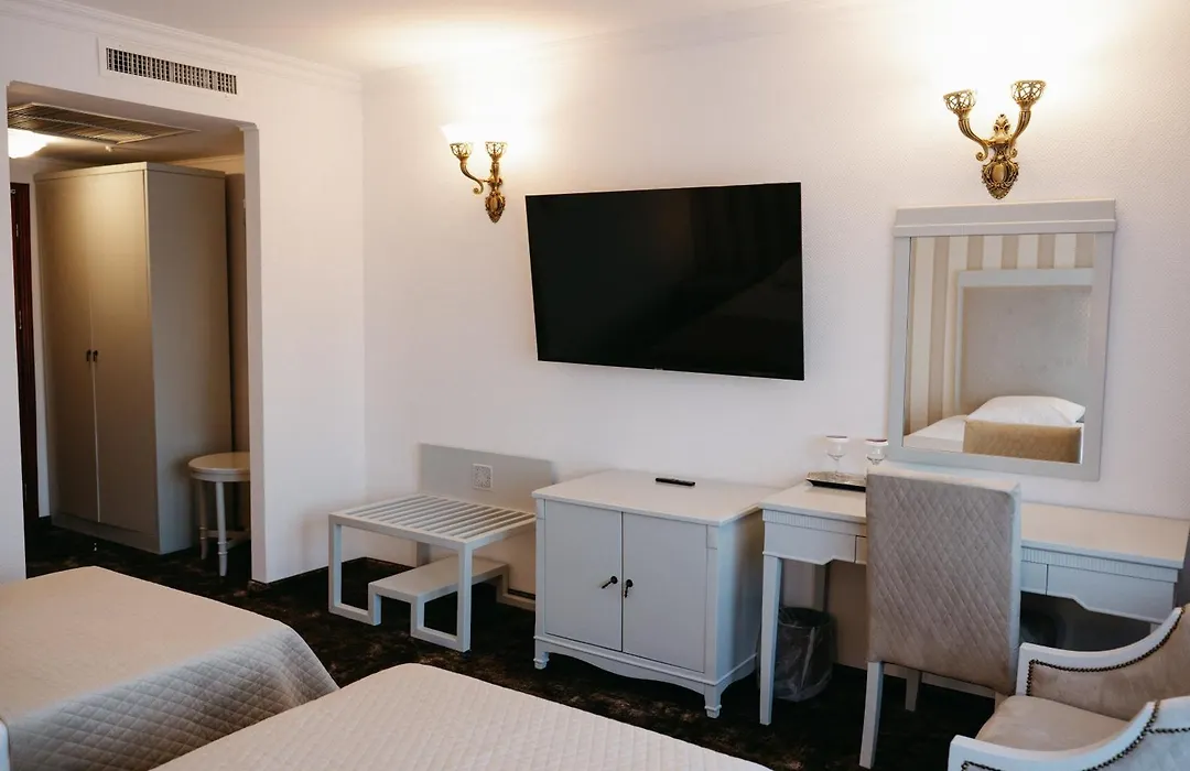 Hotel La Castel Iasi-1
