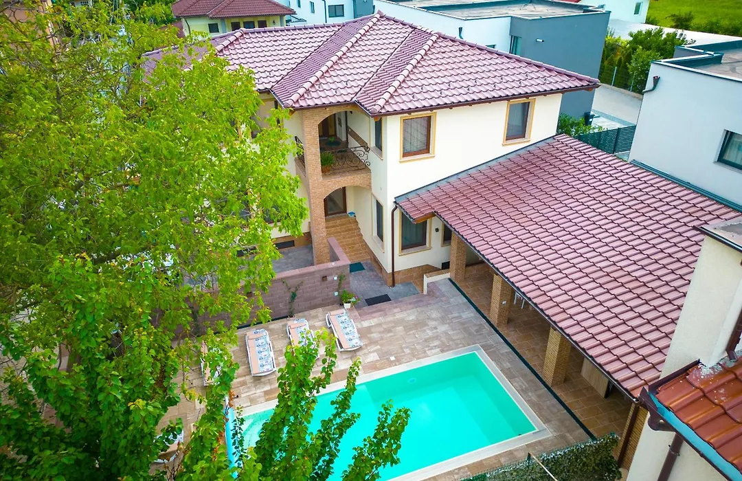 Casa cu Nuc-1