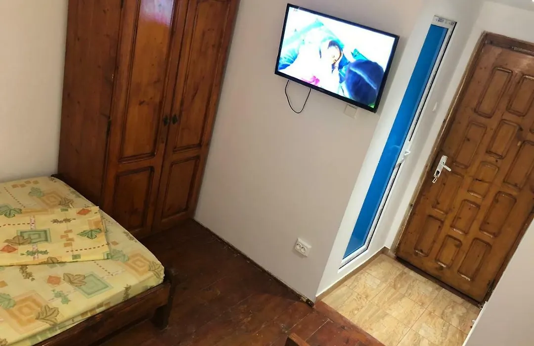 Pension Amira-1