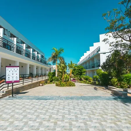 La Rosa Waves Beach - Couple & Families Only-2