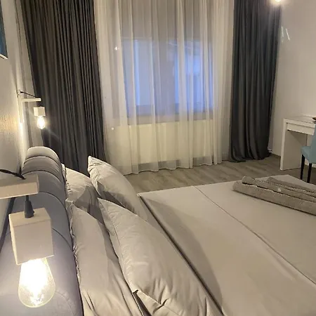 Roomzzz Sibiu-3
