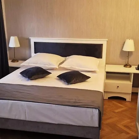Hotel Triumf-2
