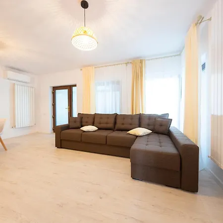 Casa cu Nuc-2