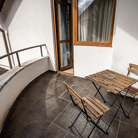 Monti Chalet-2