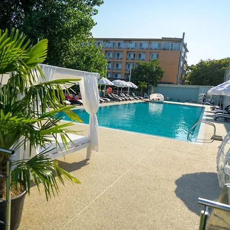 Hotel Queen Vera-3