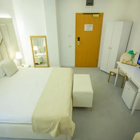 Hotel Queen Vera-2
