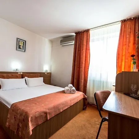 Hotel Est-2
