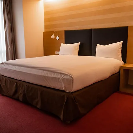 Ramada by Wyndham Oradea-2
