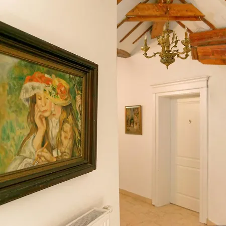 Queen'S Crown Manor-3