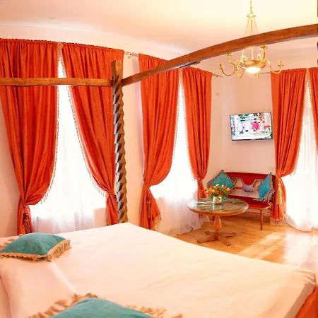 Queen'S Crown Manor-2