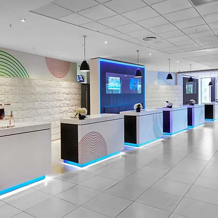 Novotel London West-3
