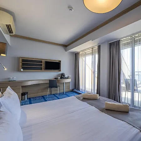 Hvd Viva Club Ultra All Inclusive - Private Beach & Free Parking-2