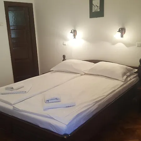 Pensiunea Podul Minciunilor-2