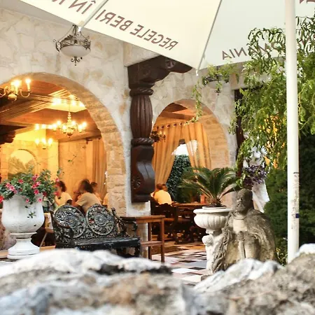 Hunter Prince Castle Hotel-3