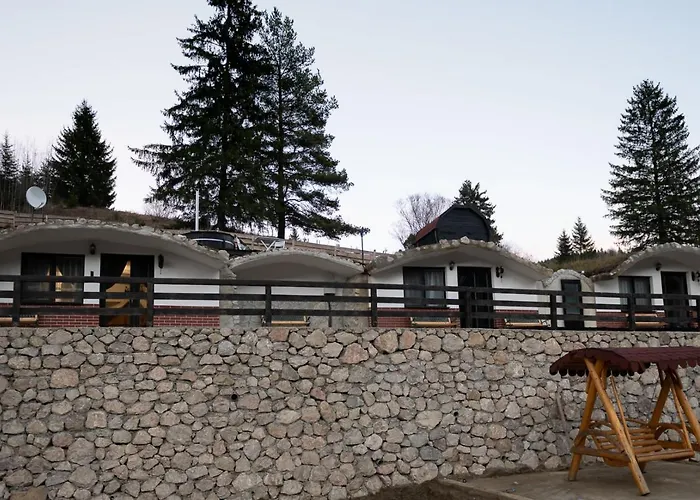 Valea Tătarilor Hotel Lacul Roşu