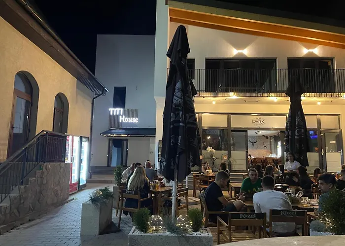 Titi House Borsa Aparthotel